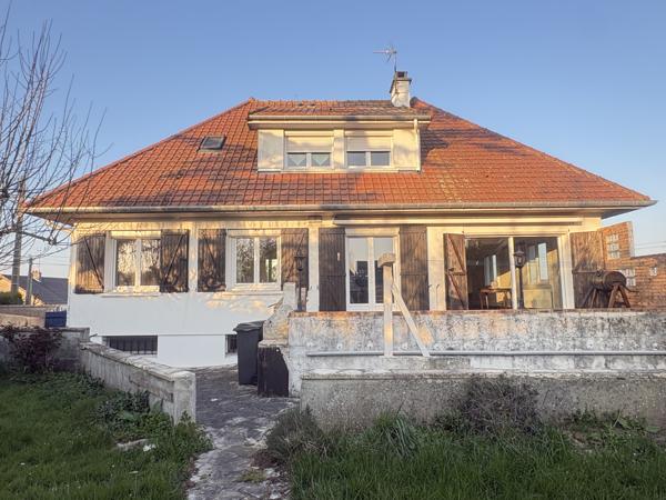 Maison
         7 pièces
        - 140 m² 220 000 € *