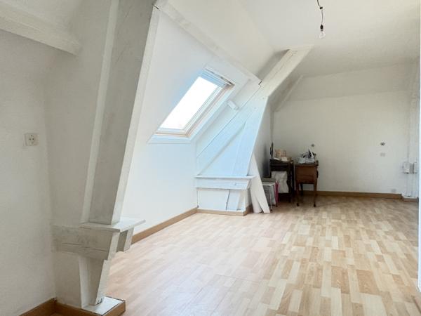 Maison
         7 pièces
        - 140 m² 220 000 € *