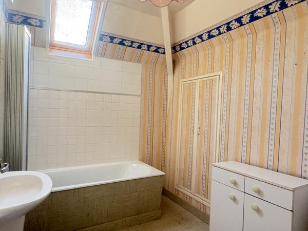 Maison
         7 pièces
        - 140 m² 220 000 € *