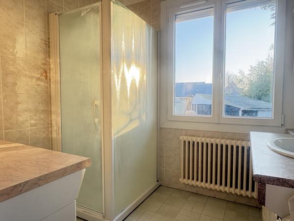 Maison
         7 pièces
        - 140 m² 220 000 € *