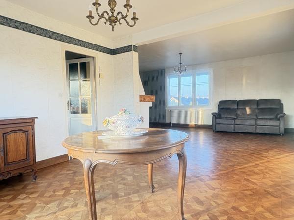 Maison
         7 pièces
        - 140 m² 220 000 € *