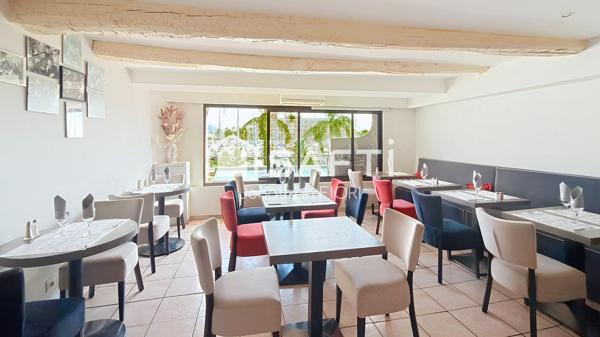 FACE AU PORT: RESTAURANT / PIZZERIA AU FEU DE BOIS