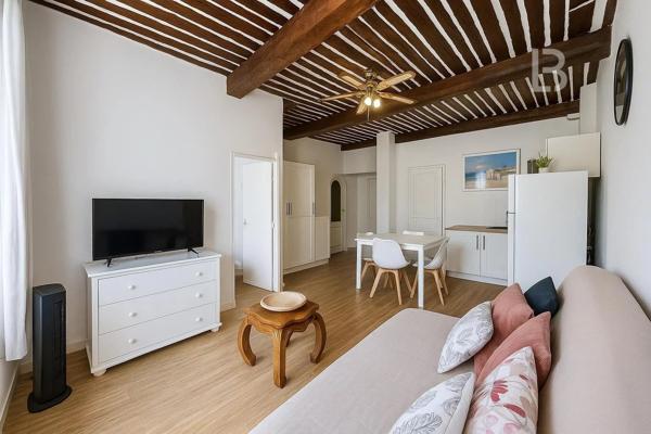 Charmant deux-pièces au cœur du vieil Antibes, à quelques pas de la plage et du port