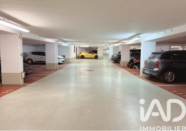 Parking à vendre 150 m² Paris 11