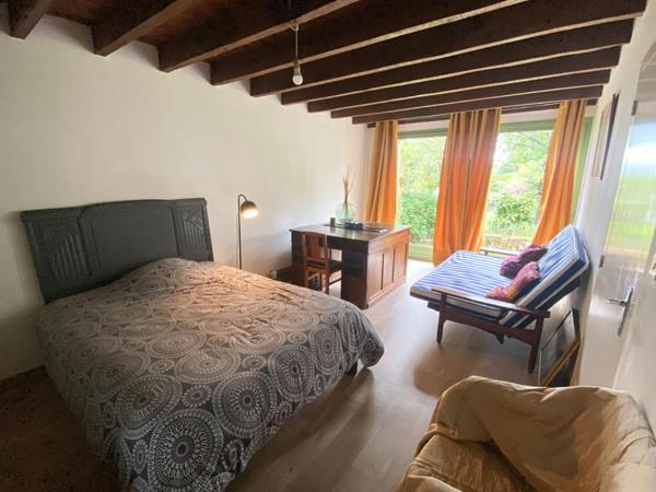 PLOEREN aux portes de Vannes, Ensemble immobilier en pierres  longère 248M2 et bâtisse de150M2 sur 1500 M2 de terrain