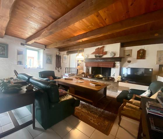 PLOEREN aux portes de Vannes, Ensemble immobilier en pierres  longère 248M2 et bâtisse de150M2 sur 1500 M2 de terrain