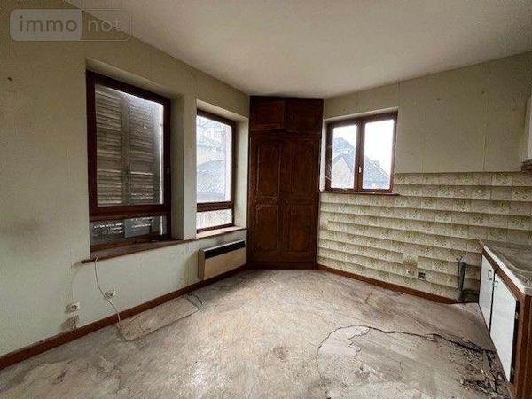 Appartement à rénover à vendre à Chambéry en Savoie (73000), ref : 73001-88   
centre ville