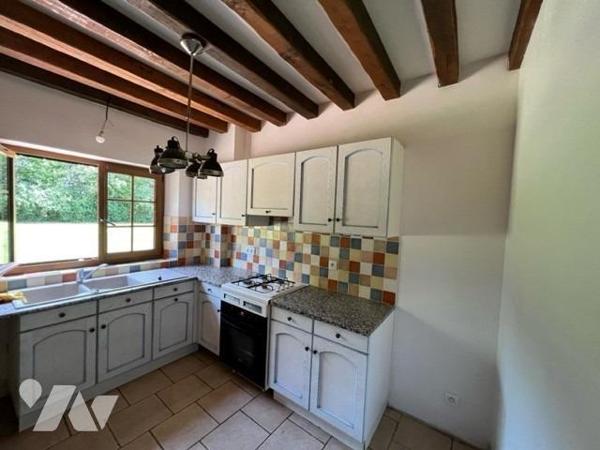 Entre Orbec et Livarot belle propriété composée de plusieurs maisons bel environnement