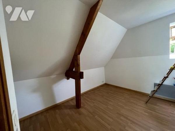 Entre Orbec et Livarot belle propriété composée de plusieurs maisons bel environnement