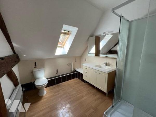 Entre Orbec et Livarot belle propriété composée de plusieurs maisons bel environnement