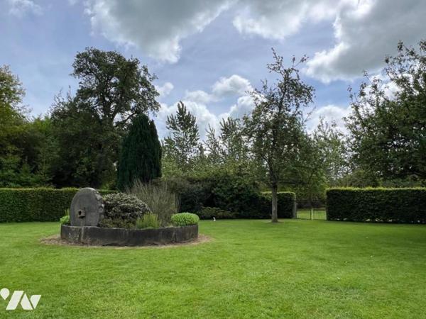 Entre Orbec et Livarot belle propriété composée de plusieurs maisons bel environnement