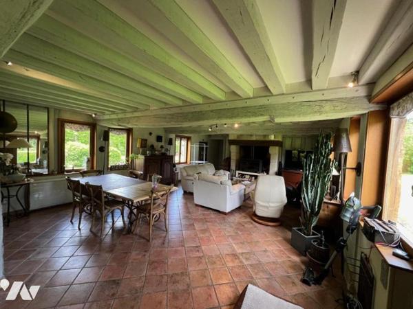 Entre Orbec et Livarot belle propriété composée de plusieurs maisons bel environnement