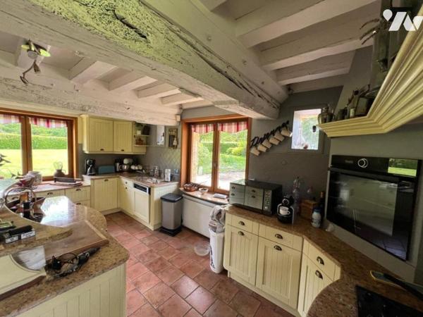 Entre Orbec et Livarot belle propriété composée de plusieurs maisons bel environnement