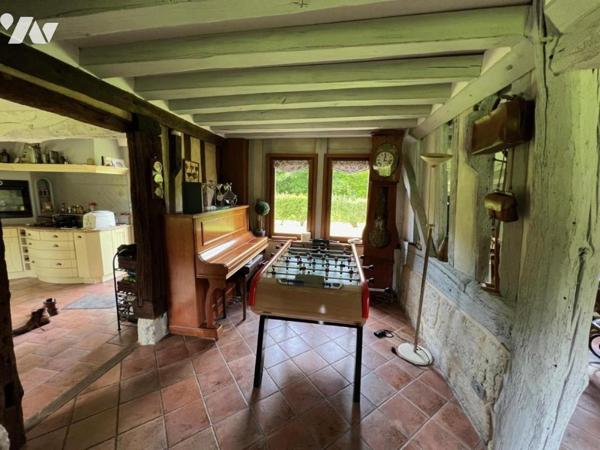 Entre Orbec et Livarot belle propriété composée de plusieurs maisons bel environnement