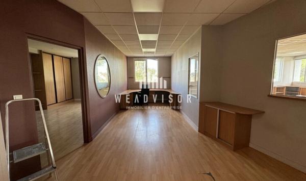 A LOUER / A VENDRE : BUREAUX DE 300 M² AVEC CINQ PARKINGS - ZONE SUD LE MANS