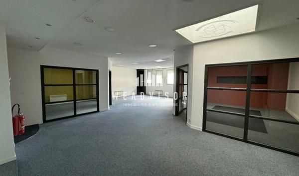A LOUER / A VENDRE : BUREAUX DE 300 M² AVEC CINQ PARKINGS - ZONE SUD LE MANS