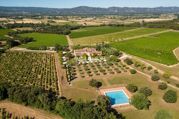 A vendre - Appartement d'exception dans un Domaine privé - A 25 minutes d'Aix -en -Provence