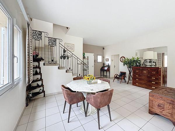 Maison centre ville de Meaux vivable de plain pied - 5 chambres dont une suite parentale au RDC - jardin de 710 m2 - garage et stationnement.