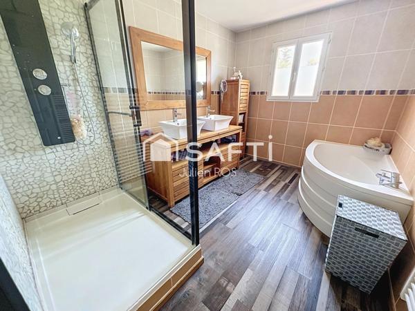Coursan – Maison familiale 4 chambres avec piscine et suite parentale