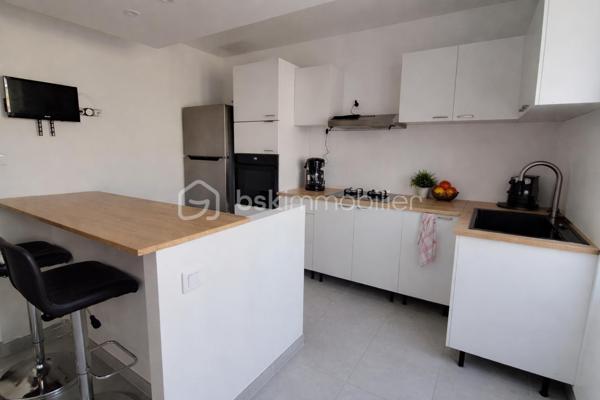 En exclusivité,
À découvrir sur la commune de Paizay-Naudouin, dans un environnement calme et agréable, cette maison familiale entièrement rénovée à l’intérieur offre de beaux volumes et un cadre de vie confortable. 

Caractéristiques principales :
Surface habitable : 150 m²
Terrain clos : 388 m²
8 pièces dont 5 chambres

🏠 Agencement :
Au rez-de-chaussée :

Une cuisine équipée récente (2025)
Un salon / séjour lumineux
Un WC indépendant
Une salle de jeux (ou chambre selon vos besoins)
Un cellier

À l’étage :

5 chambres
Une salle de bain complète avec douche, baignoire et double vasque
🔧 Équipements & prestations :
Huisseries double vitrage PVC
Toiture repassée  en 2022
Assainissement collectif
Chauffage fioul
Deux dépendances à rénover + chai (beau potentiel d’aménagement)

🌿 Extérieurs :
Terrain clos, facile d’entretien
Environnement calme

📍 Localisation :
Située à 10 minutes de Chef-Boutonne et Villefagnan
Cadre rural paisible, idéal pour une famille ou résidence secondaire

💬 Les + :

✔️ Intérieur rénové
✔️ 5 chambres
✔️ Dépendances avec potentiel
✔️ Secteur calme

👉 Une maison idéale pour une famille à la recherche d’espace et de tranquillité !