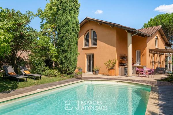 Maison d’architecte avec piscine au calme dans secteur résidentiel