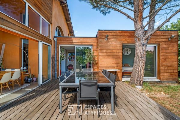 Maison d’architecte avec piscine au calme dans secteur résidentiel