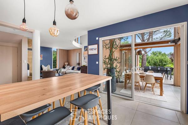 Maison d’architecte avec piscine au calme dans secteur résidentiel