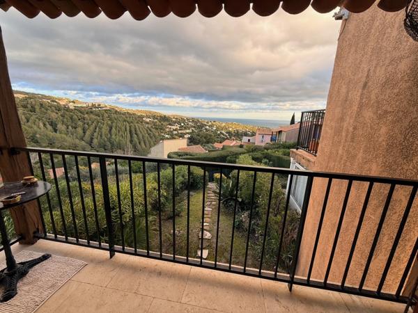 Appartement à vendre 2 pièces LES ISSAMBRES (83) VUE MER