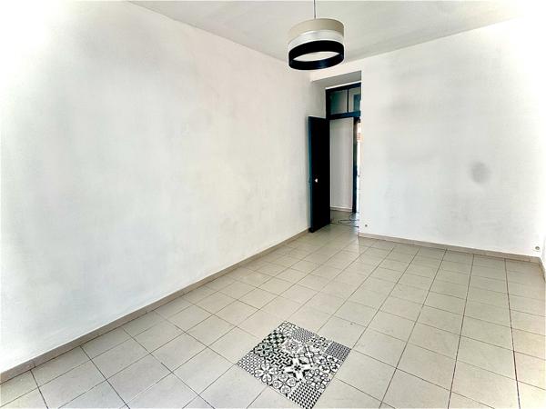 Appartement
         3 pièces
        - 66 m² Bien prestige 445 000 € *