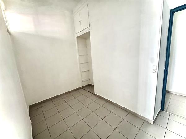 Appartement
         3 pièces
        - 66 m² Bien prestige 445 000 € *