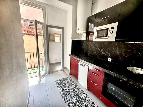 Appartement
         3 pièces
        - 66 m² Bien prestige 445 000 € *