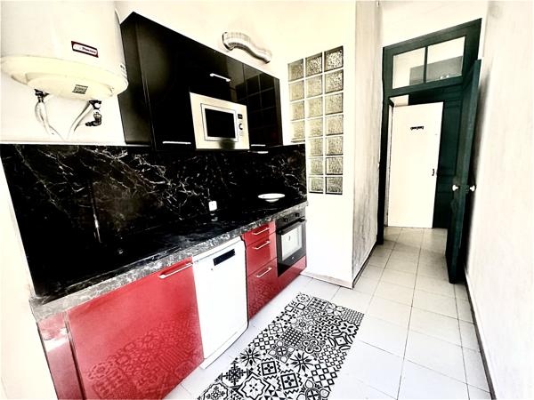 Appartement
         3 pièces
        - 66 m² Bien prestige 445 000 € *