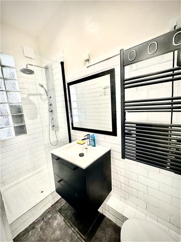 Appartement
         3 pièces
        - 66 m² Bien prestige 445 000 € *