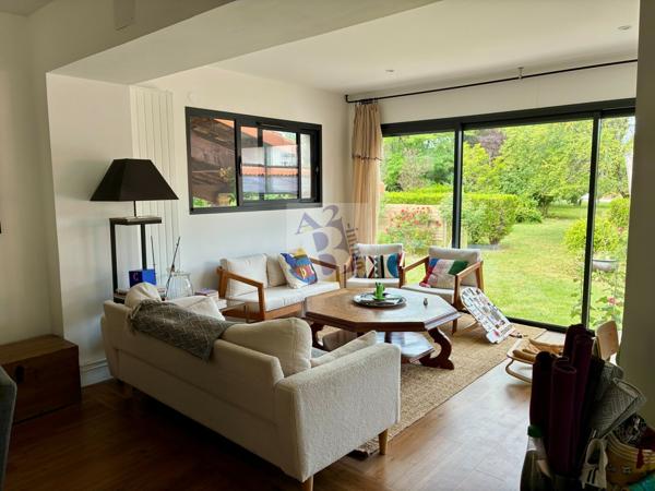 Vente maison L Isle D Espagnac (16340), 120.00m² avec 5 pièce(s) dont 3 chambre(s) sur 2800.00m² de terrain. Agence Allard Brimeaud