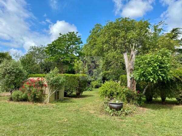 Vente maison L Isle D Espagnac (16340), 120.00m² avec 5 pièce(s) dont 3 chambre(s) sur 2800.00m² de terrain. Agence Allard Brimeaud
