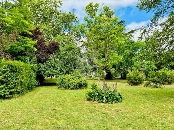 Vente maison L Isle D Espagnac (16340), 120.00m² avec 5 pièce(s) dont 3 chambre(s) sur 2800.00m² de terrain. Agence Allard Brimeaud