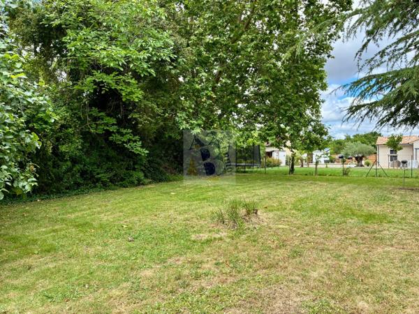 Vente maison L Isle D Espagnac (16340), 120.00m² avec 5 pièce(s) dont 3 chambre(s) sur 2800.00m² de terrain. Agence Allard Brimeaud