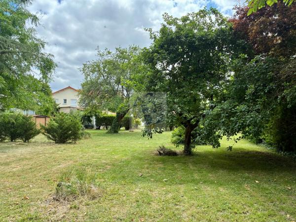 Vente maison L Isle D Espagnac (16340), 120.00m² avec 5 pièce(s) dont 3 chambre(s) sur 2800.00m² de terrain. Agence Allard Brimeaud