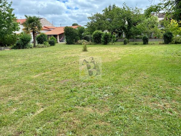 Vente maison L Isle D Espagnac (16340), 120.00m² avec 5 pièce(s) dont 3 chambre(s) sur 2800.00m² de terrain. Agence Allard Brimeaud