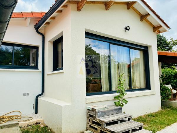 Vente maison L Isle D Espagnac (16340), 120.00m² avec 5 pièce(s) dont 3 chambre(s) sur 2800.00m² de terrain. Agence Allard Brimeaud