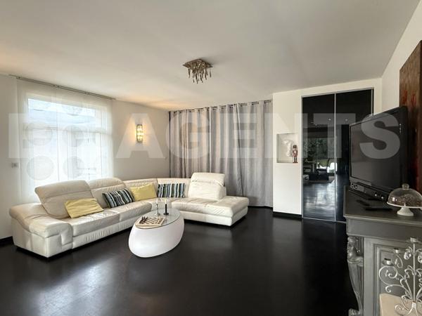 MAISON individuelle 215 m²  - 328 m² surface utile - Parcelle 850 m² - Parking 200 m² - Garage 80 m²