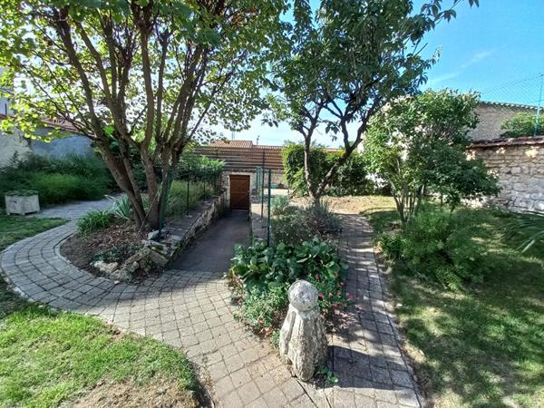 Maison  10 pièce(s)  4 chambre(s)  300 m²