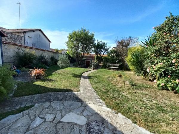 Maison  10 pièce(s)  4 chambre(s)  300 m²