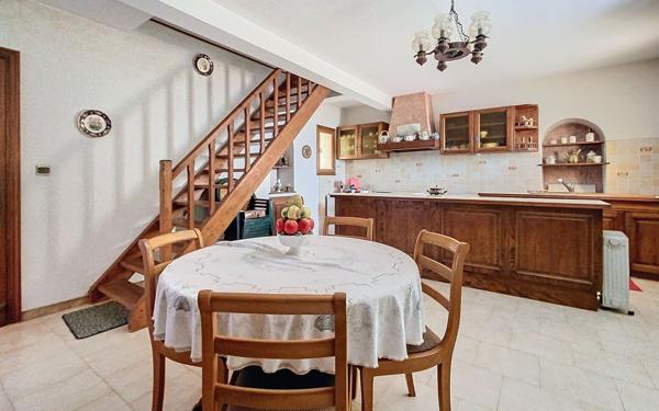 Maison à vendre    5 pièces • 131,77 m2 Berre-les-Alpes