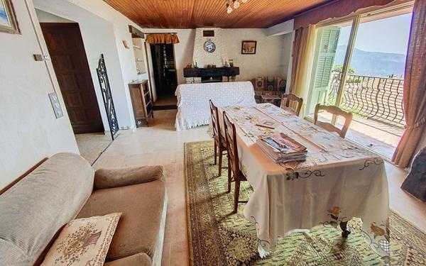 Maison à vendre    5 pièces • 131,77 m2 Berre-les-Alpes