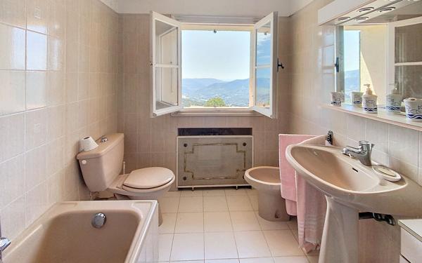 Maison à vendre    5 pièces • 131,77 m2 Berre-les-Alpes