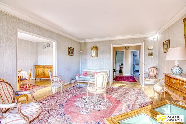 Versailles Rive-Droite Appartement 6 pièces 127.52 m² carrez situé au 1er étage avec ascenseur, terrasse, cave et double box €930 000 ** - Référence 27512