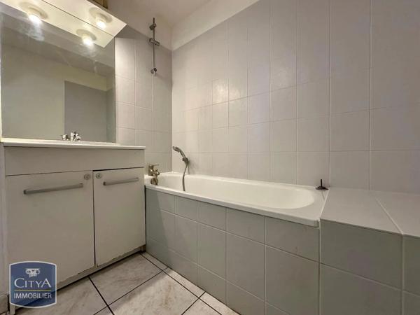 Appartement à louer 3 pièces 63.15m² Lèves (28300)