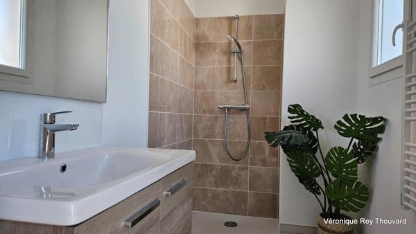 Dpt Var (83), à vendre SAINT RAPHAEL appartement T4 en rez de chaussée de 83 m² - Terrasse et jardin. Garage.
