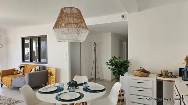 Dpt Var (83), à vendre SAINT RAPHAEL appartement T4 en rez de chaussée de 83 m² - Terrasse et jardin. Garage.